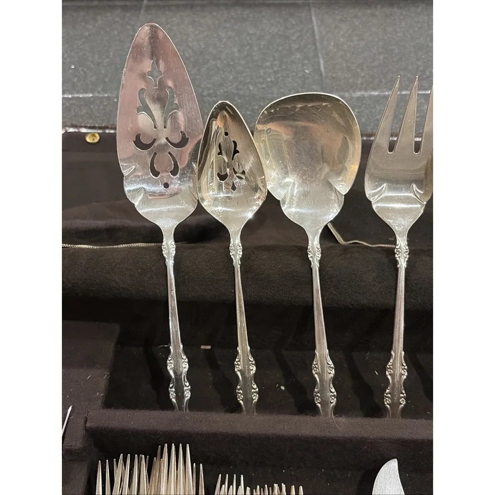 International Deep Silver Inlaid 53 Piece Set Empress Silverplate With Case
